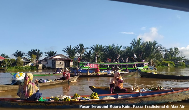 Pasar Terapung Muara Kuin