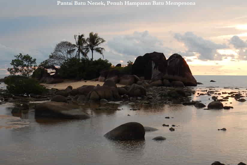 Pantai Batu Nenek, Penuh Hamparan Batu Mempesona